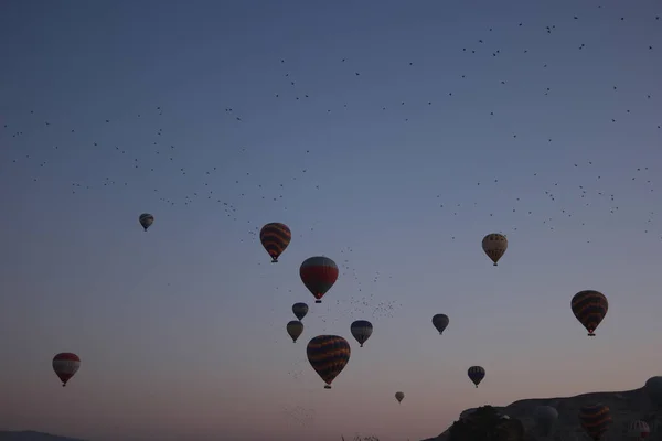 Capadócia voo de balão de ar quente. — Fotografia de Stock