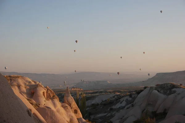 Globos de aire caliente sobre Capadocia. — Foto de Stock