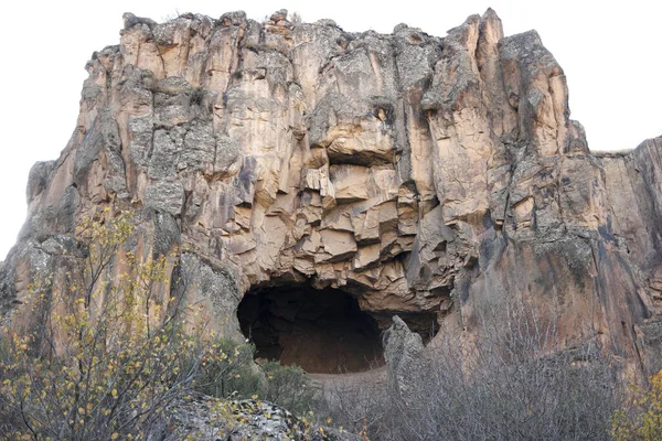 Forntida grotta i Ihlara dal, Kappadokien, Turkiet. — Stockfoto