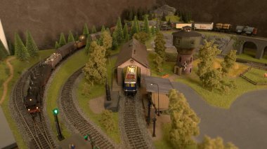 Minyatür oyuncak lokomotifi..