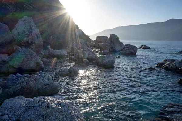 Costa marina con scogliere rocciose. — Foto Stock