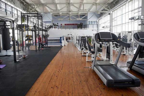 Gym intérieur avec équipement. — Photo