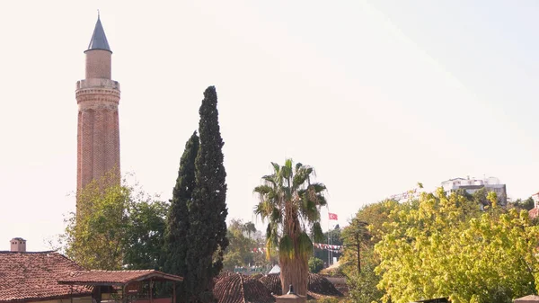 Minarete de Yivli en el casco antiguo de Antalya, Turquía. — Foto de Stock