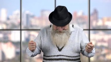 Mutlu duygusal emekliler başarıyı kutluyor..