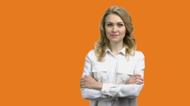 Güzel iş kadını, kopyalamak için parmağıyla işaret ediyor..