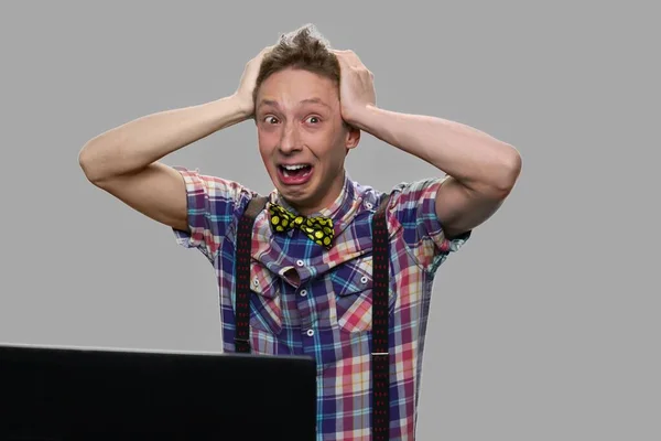 Stunned shocked teen boy on gray background. — Stock Photo, Image