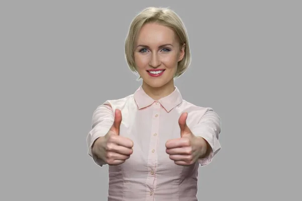 Business woman showing thumbs up to camera. — Stock Photo, Image