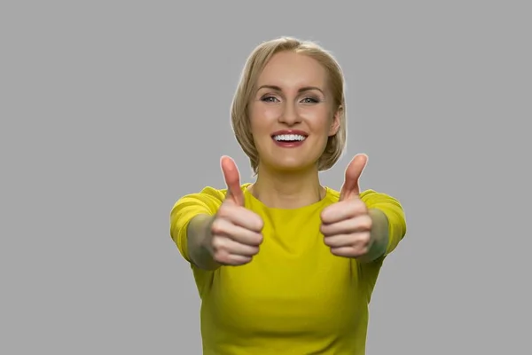 Close up beautiful woman giving two thumbs up. — Stock Photo, Image