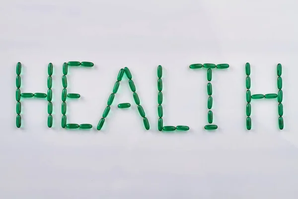 緑のカプセルで作られた健康単語. — ストック写真