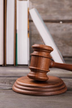 Dikey vuruş Yargıç Hammer.