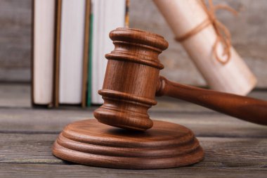 Yakın plan ahşap çekiç..