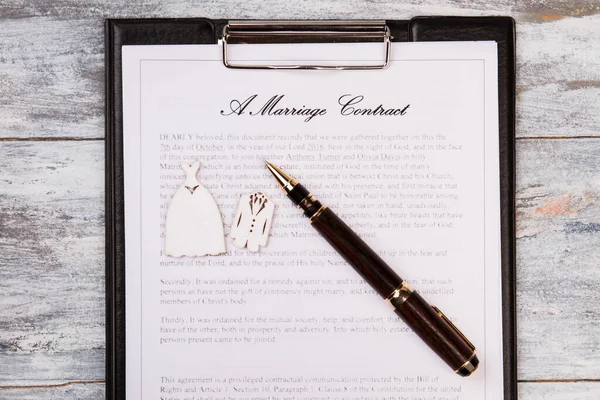 Marriage contract and pen top view. — Stock Photo, Image