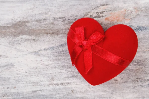 Rode hart doos met lint. — Stockfoto