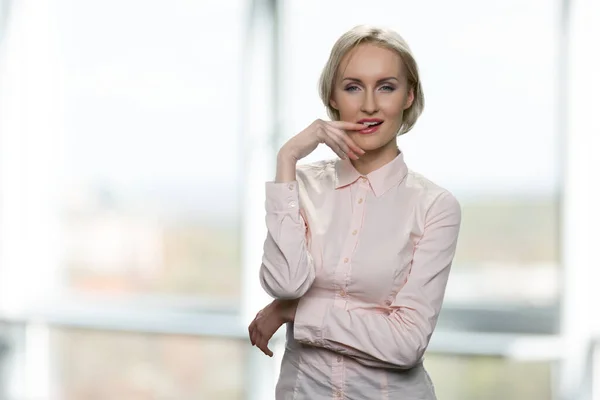 Señora de negocios americana madura y confiada. — Foto de Stock