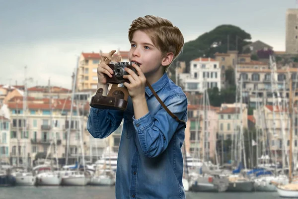 Inspired american little boy with camera. — Stock Photo, Image