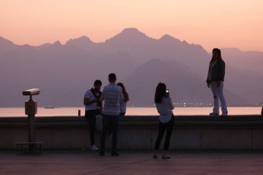 Türkiye tatil beldesi sahil geçidi.