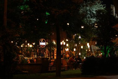 Geceleri açık hava lokantası..