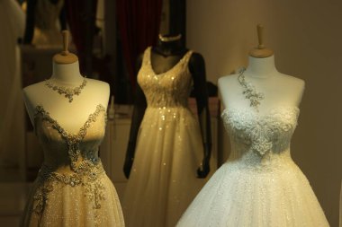 Lüks gelinlikli moda mağazası.