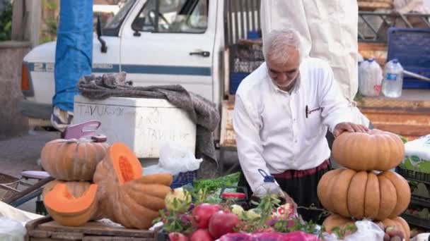 Πωλητής πάγκων και λαχανικών στην Τουρκία. — Αρχείο Βίντεο