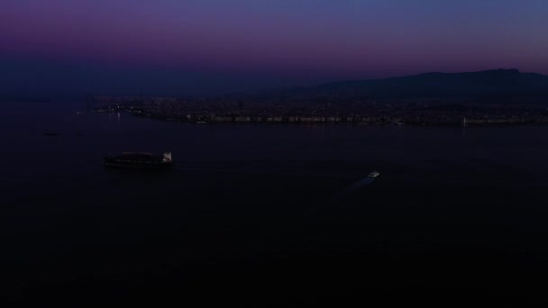 Vista Aarial de la pintoresca Izmir por la noche. — Vídeo de stock