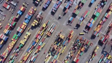 İşletme limanında trafik vardı. Kargo teslimatı konsepti.