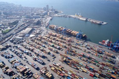 İzmir limanı ve Ege Denizi 'nin havadan görüntüsü.