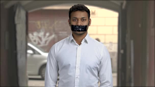 Portrait of male protester with black tape over mouth. — Stock Video