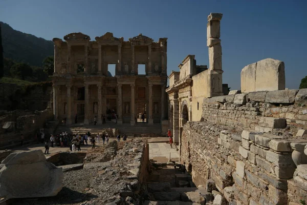 A Biblioteca de Celso na antiga cidade de Éfeso, Turquia. — Fotografia de Stock