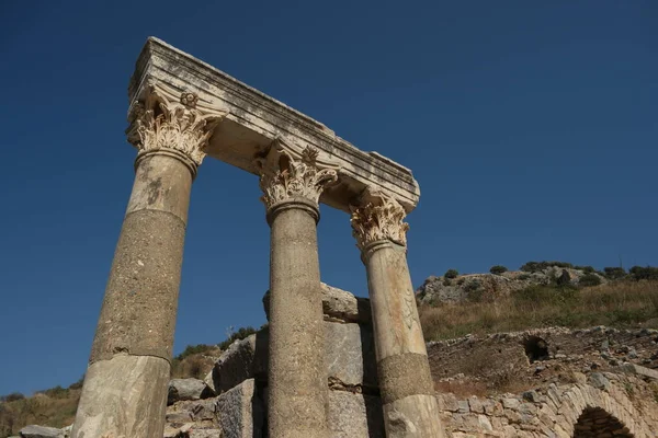 Ruínas arqueológicas de uma antiga cidade de Éfeso, Turquia. — Fotografia de Stock