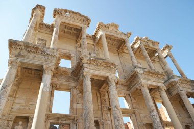 Eski Celsus Kütüphanesi 'ne yakın..