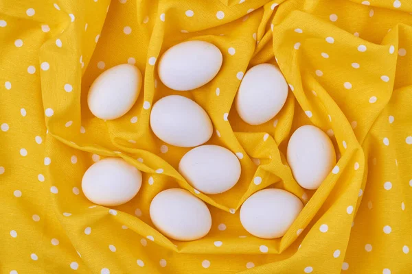 Ett gäng vita ägg ovanifrån — Stockfoto