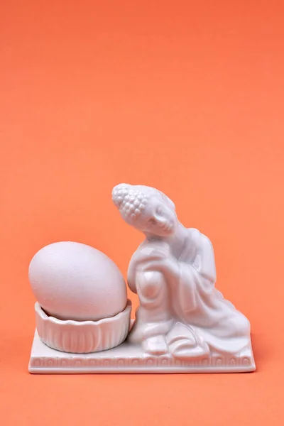 Imagen vertical de la estatua en miniatura blanca. — Foto de Stock