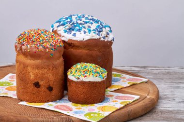 Hayat üç paskalya pastası.