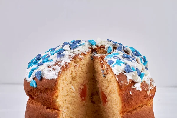 Beyaz kremalı ve mavi kaplamalı Paskalya pastası.. — Stok fotoğraf