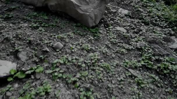 Vista della cava miniere a cielo aperto di pietra granitica. — Video Stock