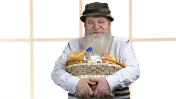 Senior man holding basket with dairy products. — Stock Video
