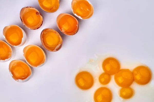 Many chicken egg yolks on white background. — Foto de Stock