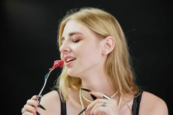 Young sexy woman enjoying fresh raw piece of meat. — Stock Photo, Image