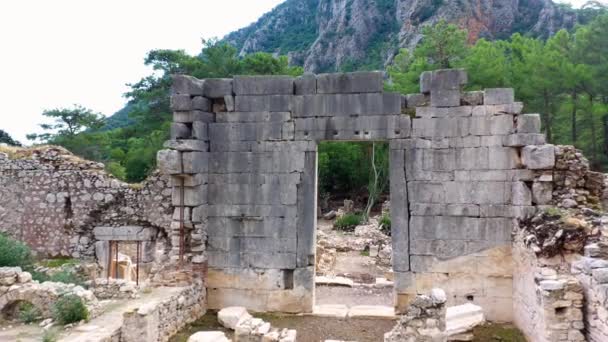 Close up of the ruins of an ancient building. — Stock Video