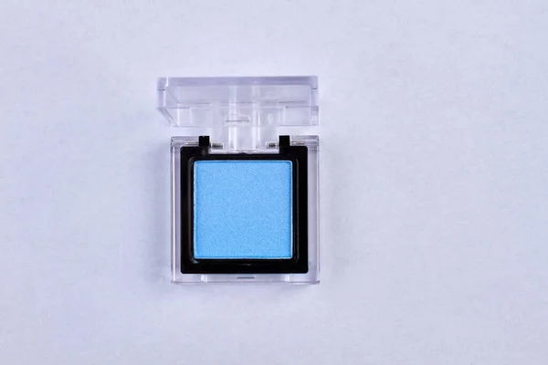 Niebieskie palety powiek izolowane na białym tle. — Zdjęcie stockowe