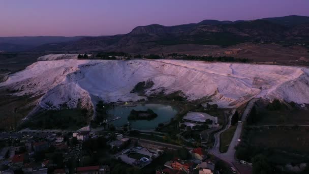 Top view of blue lake in the mounatins. — Stock Video