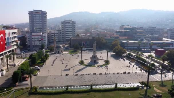 Vista panorâmica aérea da praça central de Izmir. Konak Square vista de rua com torre de relógio velho. — Vídeo de Stock