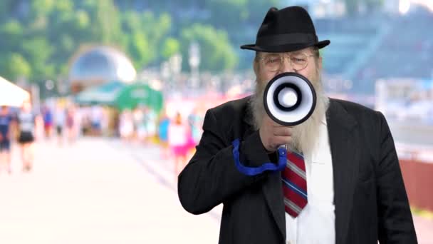 Senior man announcing message with megaphone. — Video Stock