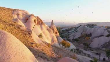 Beyaz vadi, Kapadokya 'da kaya oluşumları, Türkiye.