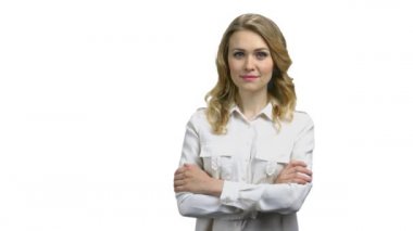 Güzel, gülümseyen kadın, kopyalamak için parmağıyla işaret ediyor..