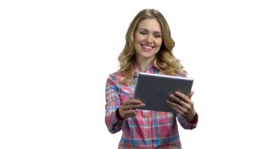 Güzel kız internette konuşuyor..