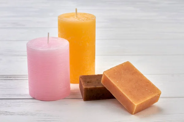Natural handmade soap bars and candles for spa treatment. — Stock Photo, Image