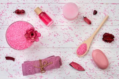 Tedavi için spa banyosu malzemeleri ve rahatla..