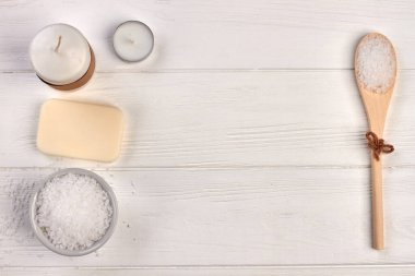 Güzellik ve sağlık için bembeyaz kaplıca aksesuarları.