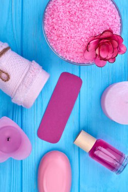 Güzellik ve banyo manzarası için aksesuarların bileşimi.